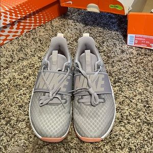 New in box Nike In-Season TR9 Gray Pink Shoes
